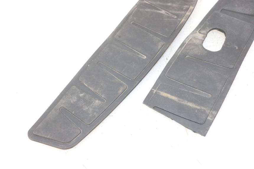 photo de ALFOMBRA DE PASO PIAGGIO MP3 RL 250 (2006 - 2010) - Zoom estado de uso