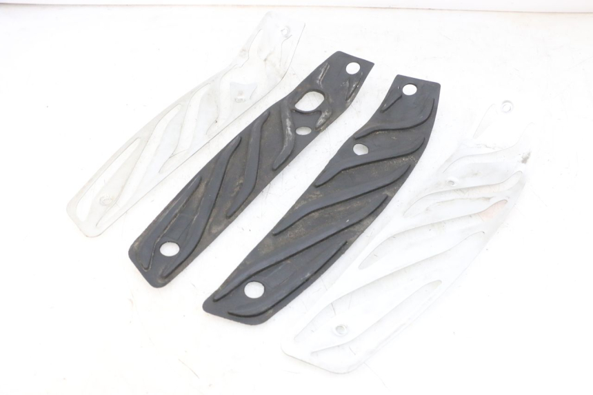 photo de TAPA REPOSAPIES GOMMA PIAGGIO MP3 500 (2016 - 2018) - Detalle de la pieza