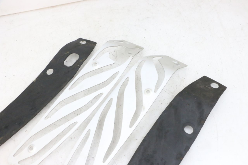 photo de TAPA REPOSAPIES GOMMA PIAGGIO MP3 500 (2016 - 2018) - Zoom estado de uso