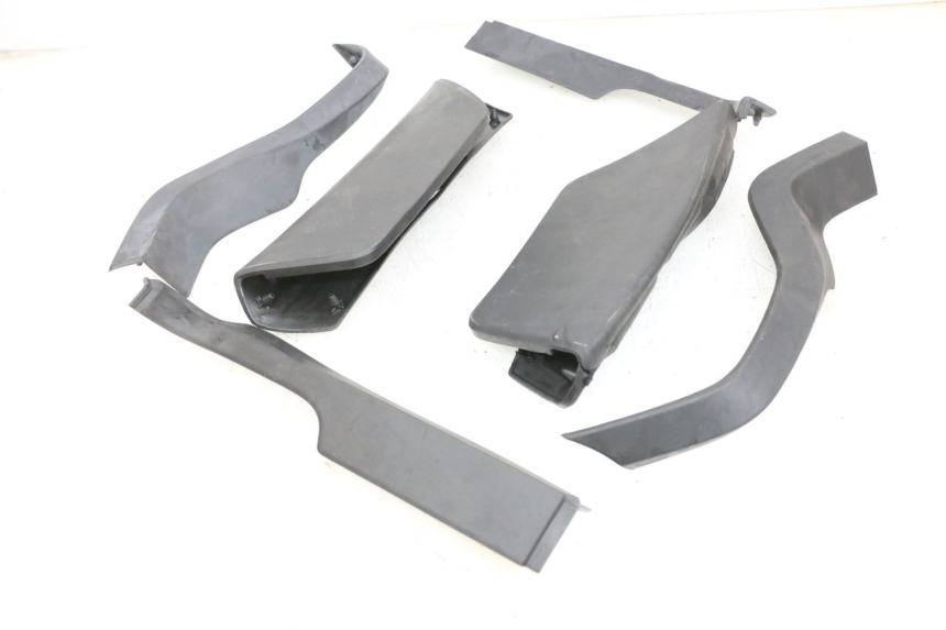 photo de TAPA REPOSAPIES GOMMA YAMAHA NEO'S CORE 1 (2022 - 2026) - Vista principal