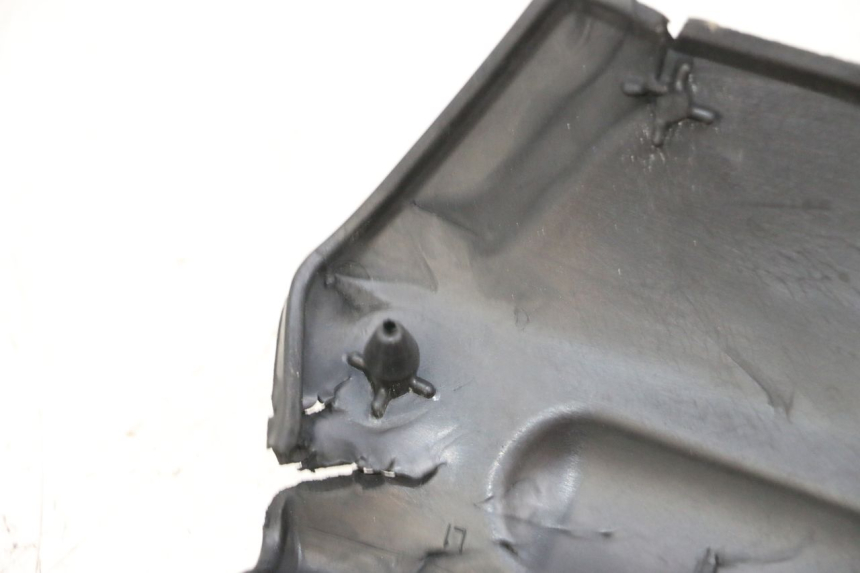 photo de TAPA REPOSAPIES GOMMA YAMAHA NEO'S CORE 1 (2022 - 2026) - Zoom estado de uso