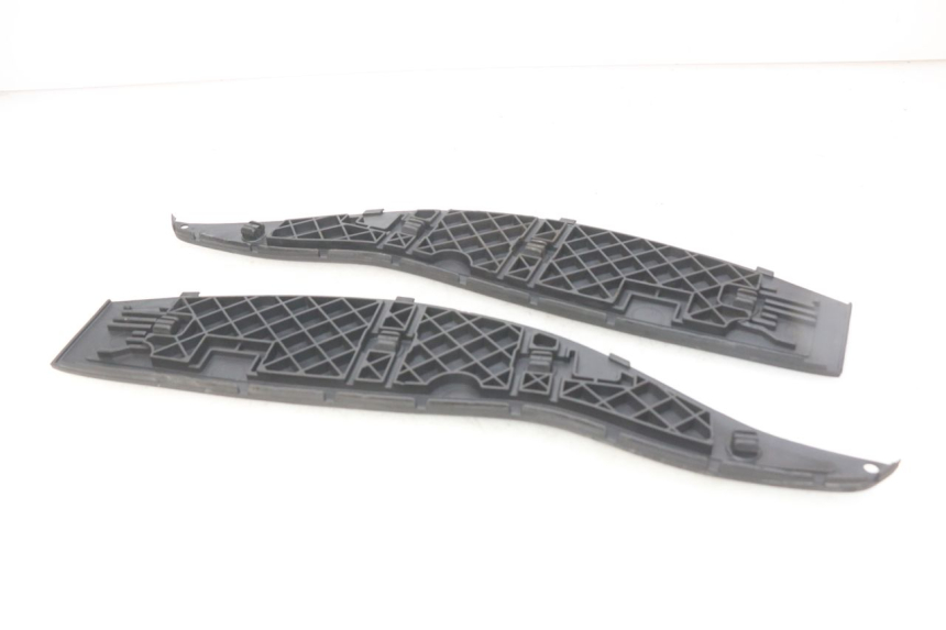 photo de ALFOMBRA DE PASO GILERA NEXUS 125 (2009 - 2013) - Detalle de la pieza