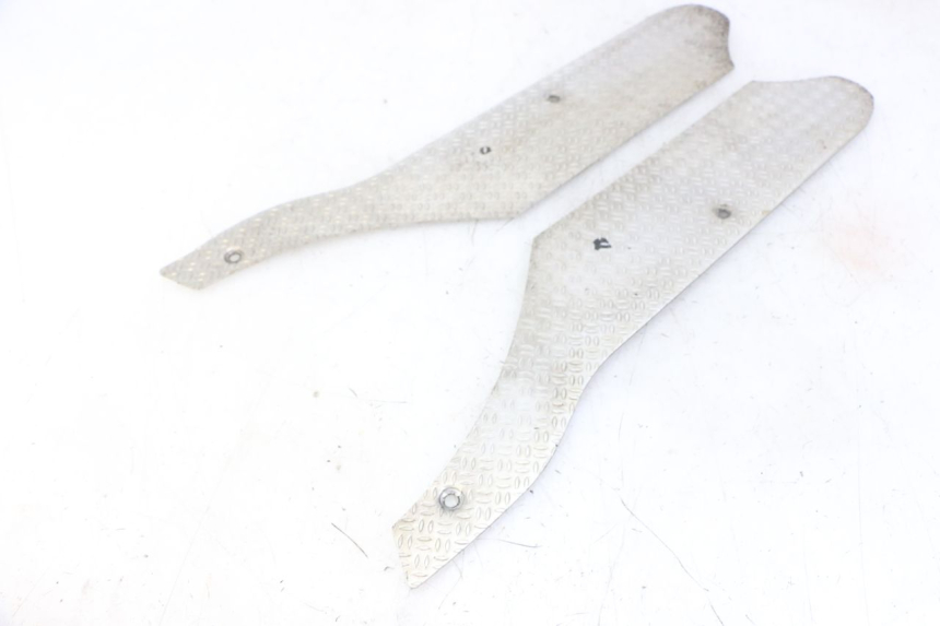 photo de TAPA REPOSAPIES GOMMA PIAGGIO NRG POWER PUREJET 50 (2018 - 2021) - Vista principal