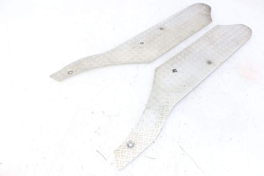 photo de TAPA REPOSAPIES GOMMA PIAGGIO NRG POWER PUREJET 50 (2018 - 2021) - Zoom estado de uso