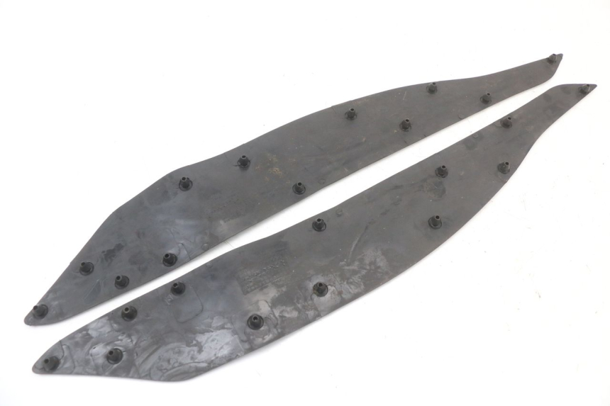 photo de TAPA REPOSAPIES GOMMA HONDA PCX (JF28) 125 (2009 - 2011) - Primer plano técnico