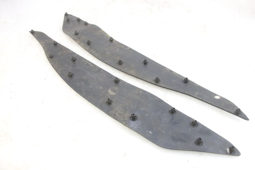 photo de ALFOMBRA DE PASO HONDA PCX (JF47) 125 (2012 - 2013) - Detalle de la pieza