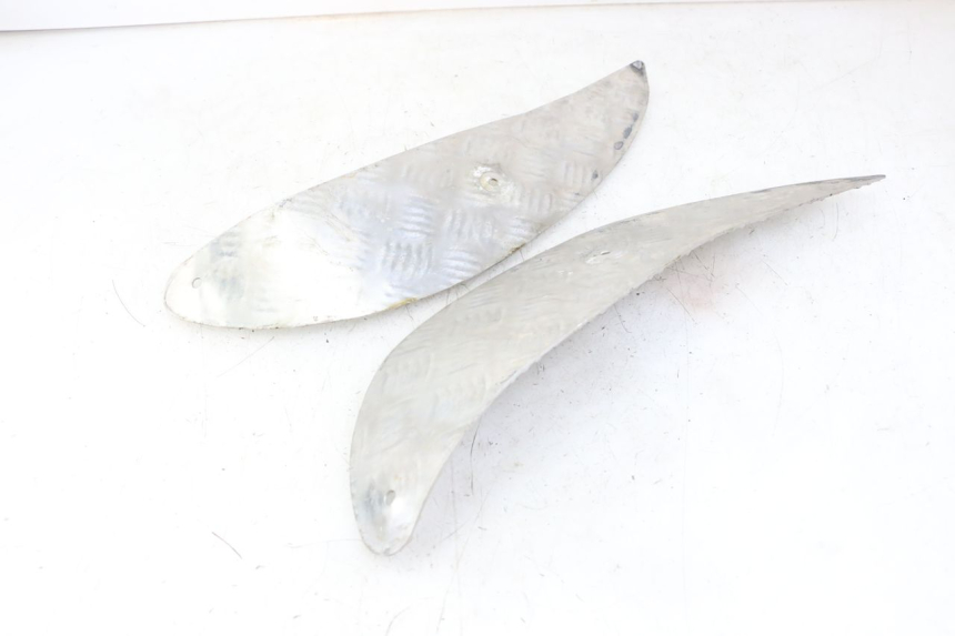 photo de TAPA REPOSAPIES GOMMA PEUGEOT ELYSTAR 50 (2002 - 2014) - Detalle de la pieza