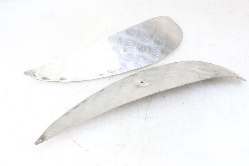 photo de TAPA REPOSAPIES GOMMA PEUGEOT ELYSTAR 50 (2002 - 2014) - Zoom estado de uso