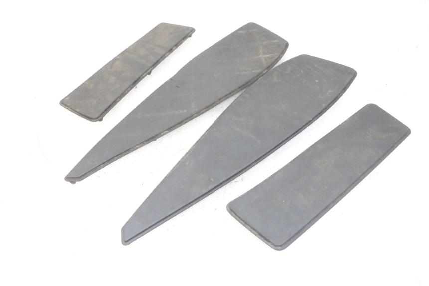 photo de TAPA REPOSAPIES GOMMA PEUGEOT SATELIS 125 (2013 - 2018) - Vista principal