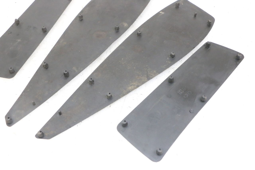 photo de TAPA REPOSAPIES GOMMA PEUGEOT SATELIS 125 (2013 - 2018) - Detalle de la pieza