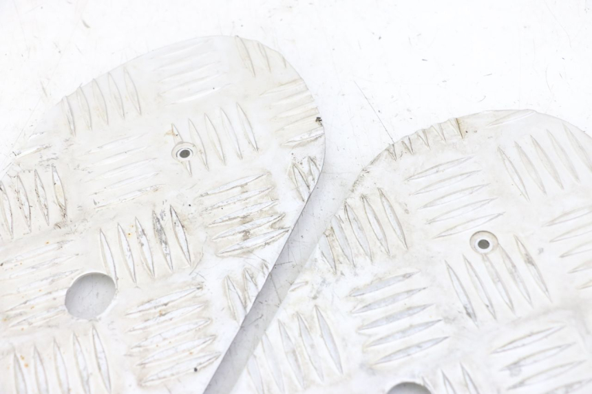 photo de TAPA REPOSAPIES GOMMA PEUGEOT STREETZONE I 2T 50 (2018 - 2020) - Vista general del producto