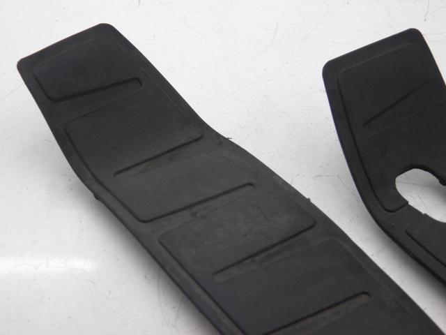 photo de TAPA REPOSAPIES GOMMA PIAGGIO MP3 400 (2007 - 2009) - Detalle de la pieza