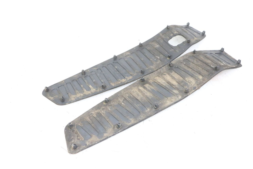 photo de ALFOMBRA PARA ESTRIBO PIAGGIO MP3 LT 400 (2007 - 2012) - Zoom estado de uso