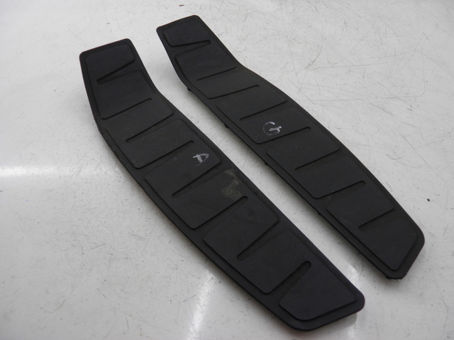 photo de TAPA REPOSAPIES GOMMA PIAGGIO MP3 RL 125 (2006 - 2014) - Vista principal