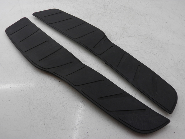 photo de TAPA REPOSAPIES GOMMA PIAGGIO XEVO - X EVO 125 (2007 - 2017) - Vista principal