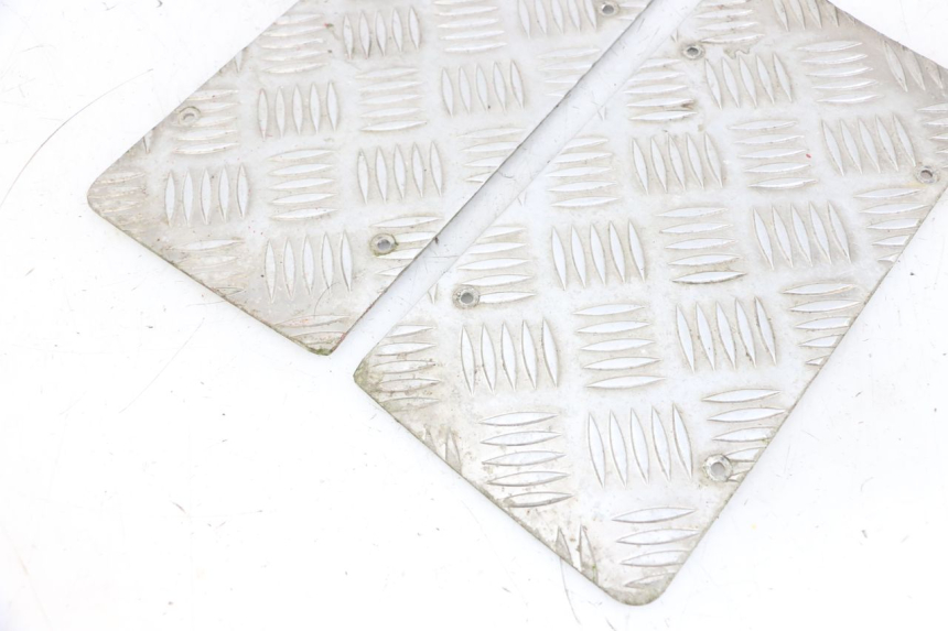 photo de TAPA REPOSAPIES GOMMA LIGIER PULSE 3 1 (2014 - 2020) - Detalles de los puntos de fijación