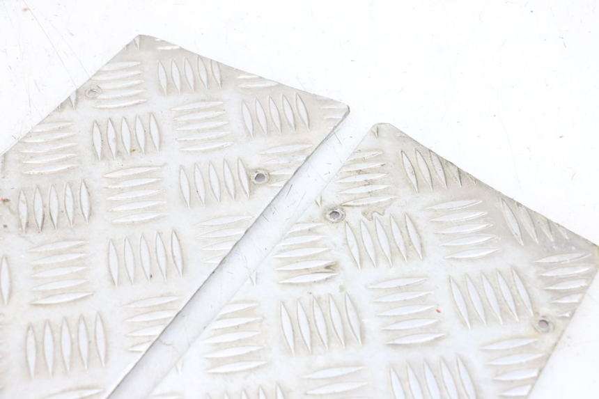 photo de TAPA REPOSAPIES GOMMA LIGIER PULSE 3 1 (2014 - 2020) - Estado de la superficie y material