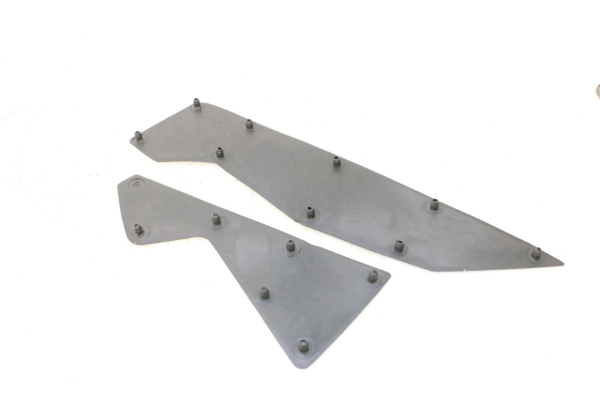photo de TAPA REPOSAPIES GOMMA JM MOTORS R-MAX TECH 50 (2024 - 2026) - Zoom estado de uso