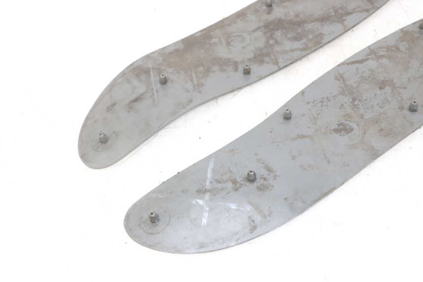 photo de TAPA REPOSAPIES GOMMA APRILIA RALLY AC 50 (1995 - 2004) - Detalle de la pieza