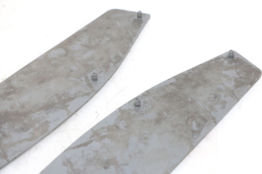 photo de TAPA REPOSAPIES GOMMA APRILIA RALLY AC 50 (1995 - 2004) - Zoom estado de uso