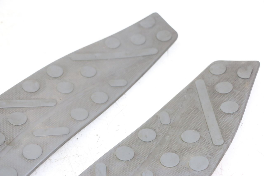 photo de TAPA REPOSAPIES GOMMA APRILIA RALLY AC 50 (1995 - 2004) - Vista general del producto