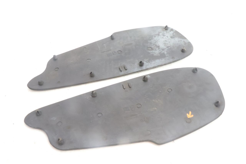 photo de TAPA REPOSAPIES GOMMA GILERA RUNNER SP 50 (2002 - 2004) - Zoom estado de uso