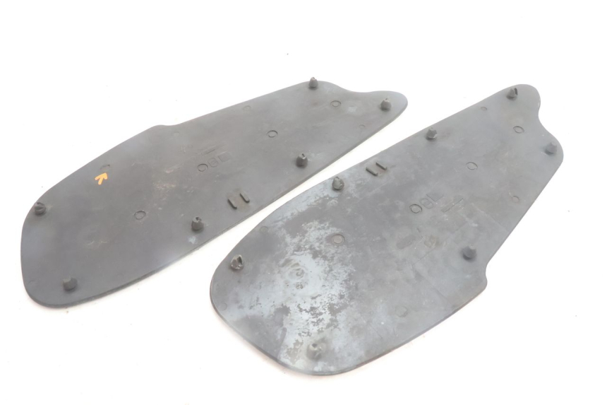 photo de TAPA REPOSAPIES GOMMA GILERA RUNNER SP 50 (2002 - 2004) - Primer plano técnico