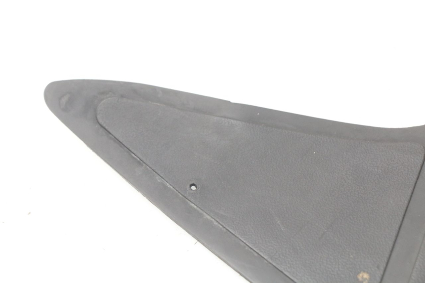 photo de TAPA REPOSAPIES GOMMA DAELIM S4 50 (2010 - 2015) - Zoom estado de uso