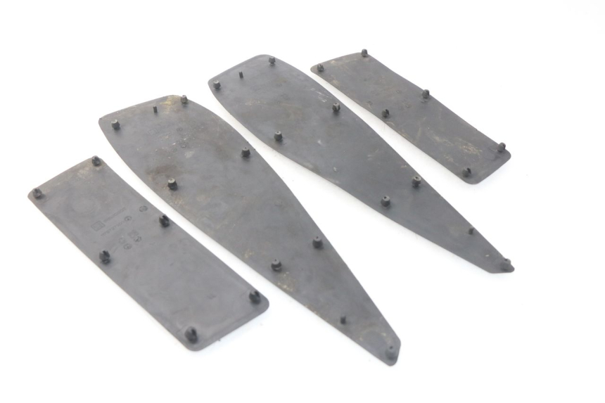 photo de TAPA REPOSAPIES GOMMA PEUGEOT SATELIS 300 (2012 - 2015) - Detalle de la pieza