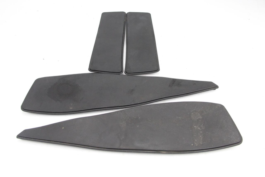 photo de TAPA REPOSAPIES GOMMA PEUGEOT SATELIS 125 (2013 - 2018) - Vista principal