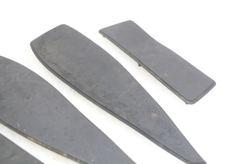 photo de ALFOMBRA DE PASO PEUGEOT SATELIS 125 (2010 - 2012) - Otra perspectiva