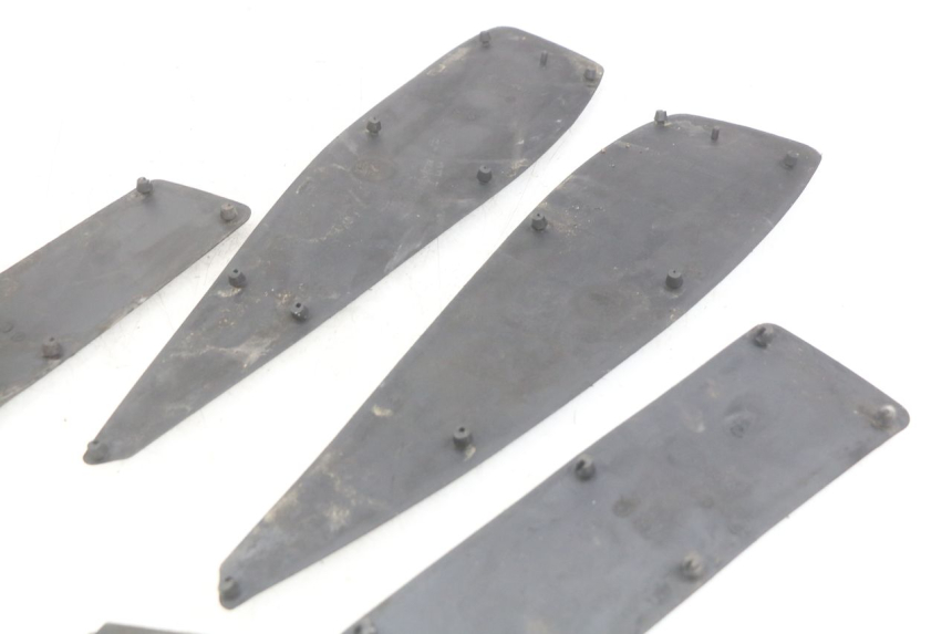 photo de ALFOMBRA PARA PISOS PEUGEOT SATELIS 125 (2006 - 2009) - Detalle de la pieza