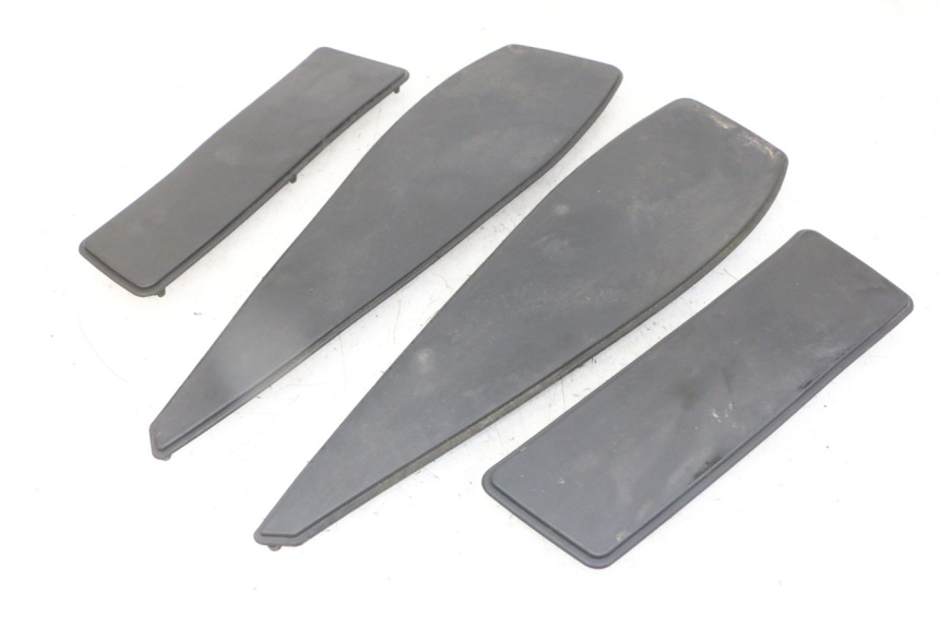 photo de TAPA REPOSAPIES GOMMA PEUGEOT SATELIS 125 (2013 - 2018) - Vista principal