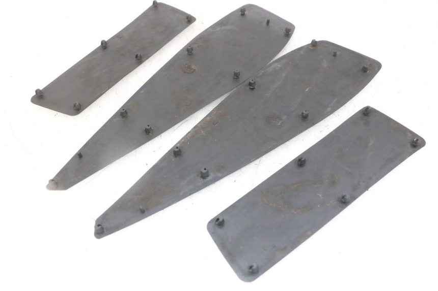 photo de TAPA REPOSAPIES GOMMA PEUGEOT SATELIS 125 (2013 - 2018) - Detalle de la pieza