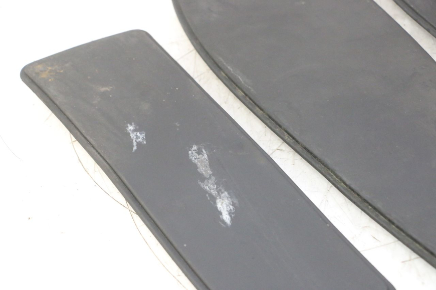 photo de ALFOMBRA PARA PISOS PEUGEOT SATELIS 125 (2006 - 2009) - Detalle de la pieza