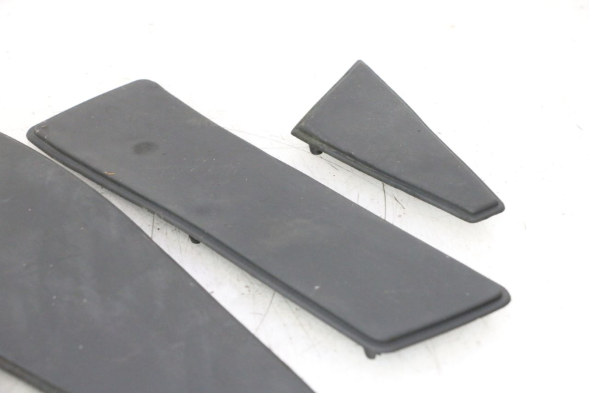 photo de ALFOMBRA PARA PISOS PEUGEOT SATELIS 125 (2006 - 2009) - Características distintivas