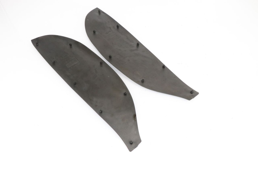 photo de TAPA REPOSAPIES GOMMA APRILIA SCARABEO GT 125 (1999 - 2007) - Detalle de la pieza