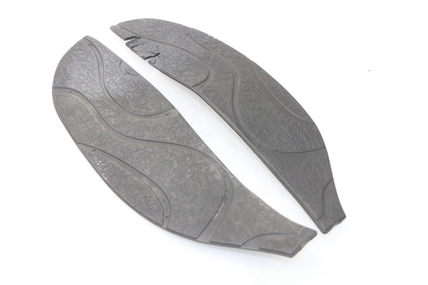 photo de TAPA REPOSAPIES GOMMA APRILIA SCARABEO GT 125 (1999 - 2007) - Vista principal