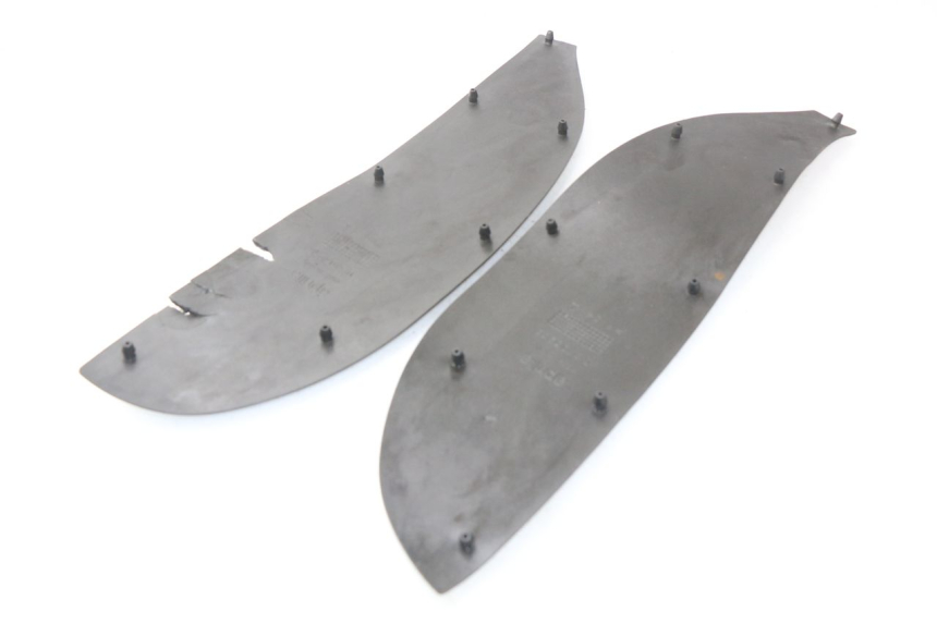 photo de TAPA REPOSAPIES GOMMA APRILIA SCARABEO GT 125 (1999 - 2007) - Zoom estado de uso