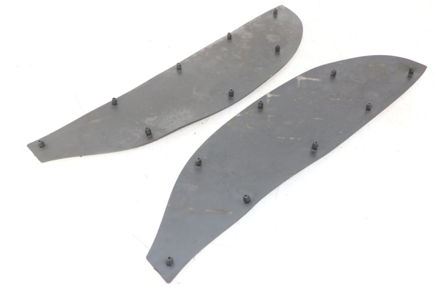 photo de TAPA REPOSAPIES GOMMA APRILIA SCARABEO GT TOURING 125 (1999 - 2005) - Detalle de la pieza