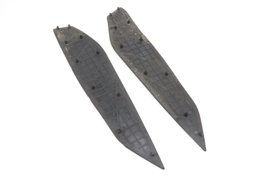 photo de TAPA REPOSAPIES GOMMA MBK SKYCRUISER 125 (2006 - 2009) - Detalle de la pieza