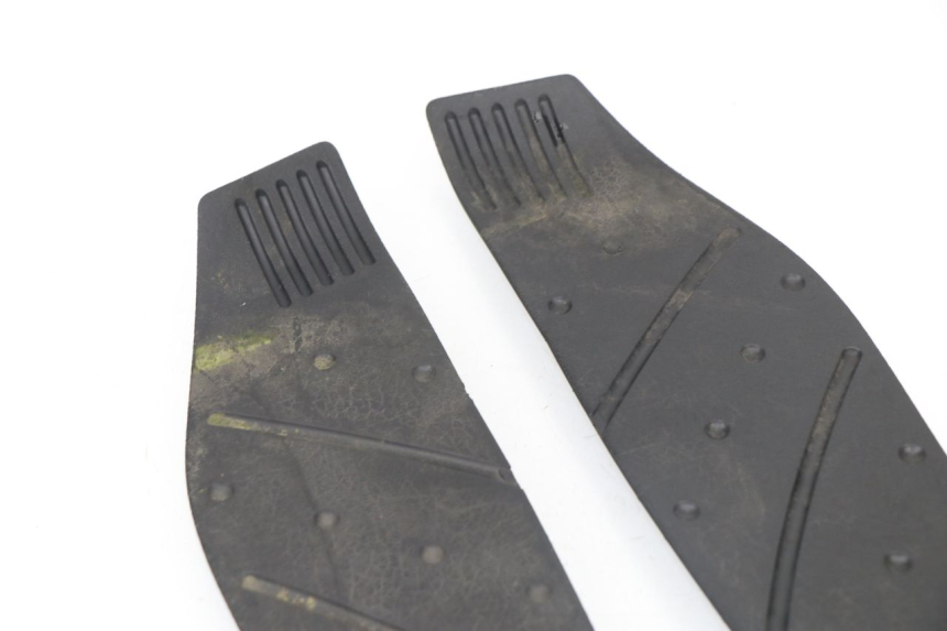 photo de TAPA REPOSAPIES GOMMA MBK SKYCRUISER 125 (2006 - 2009) - Zoom estado de uso