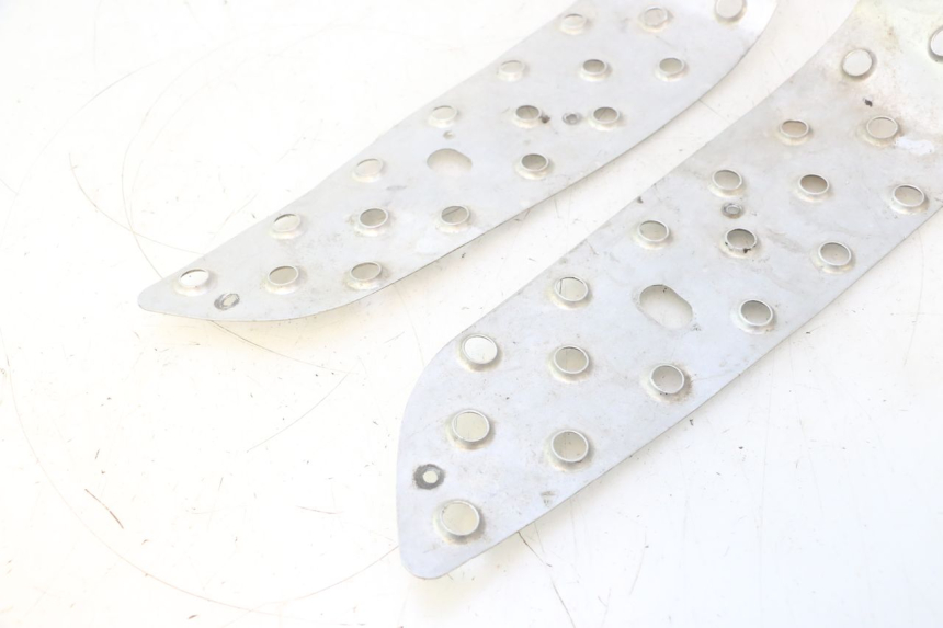 photo de TAPA REPOSAPIES GOMMA PEUGEOT SPEEDFIGHT 2 AC 50 (2000 - 2009) - Primer plano técnico