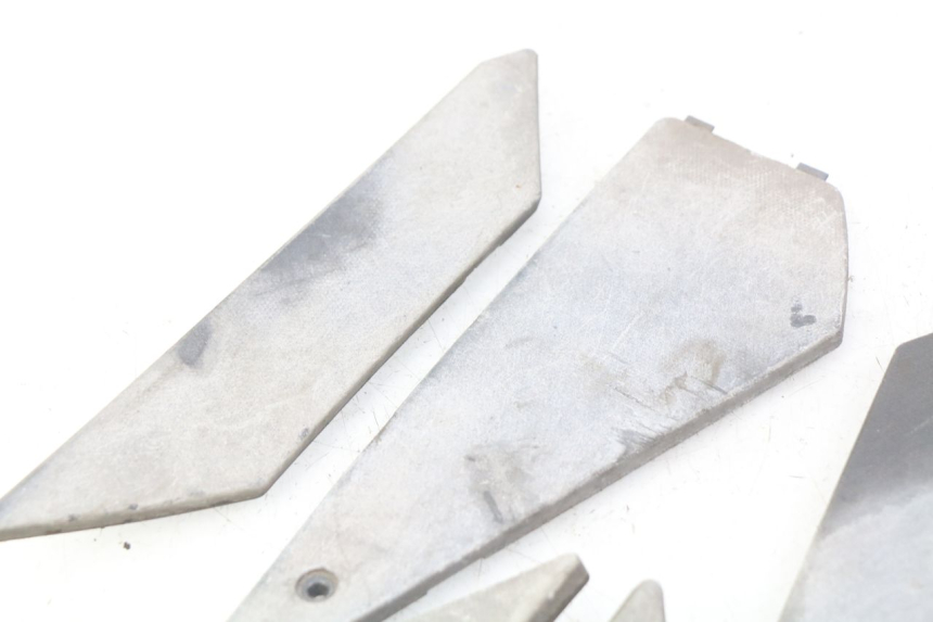 photo de ALFOMBRA PARA PISOS APRILIA SR 2T 50 (2012 - 2017) - Otra perspectiva