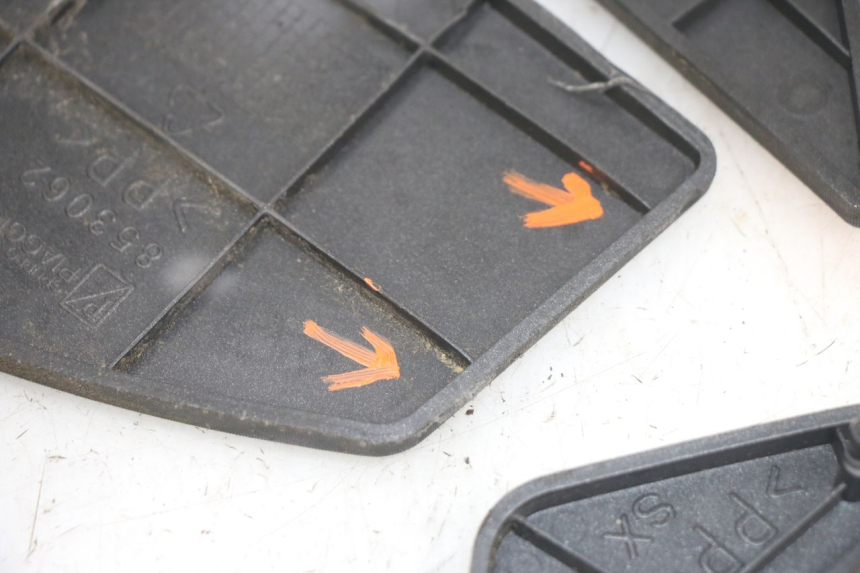 photo de ALFOMBRA PARA PISOS APRILIA SR 2T 50 (2012 - 2017) - Detalle de la pieza