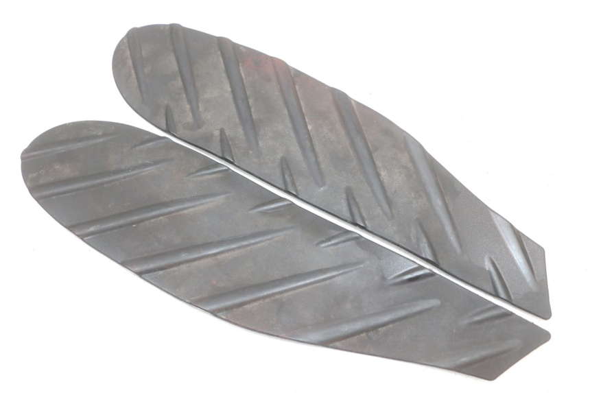 photo de TAPA REPOSAPIES GOMMA APRILIA SR CARB LC 2T 50 (2004 - 2012) - Vista principal