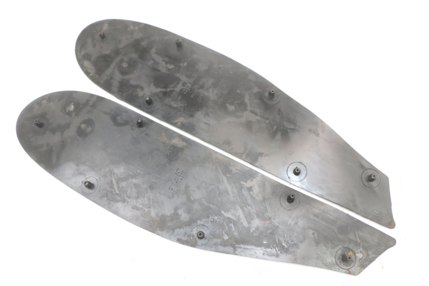 photo de TAPA REPOSAPIES GOMMA APRILIA SR CARB LC 2T 50 (2004 - 2012) - Zoom estado de uso