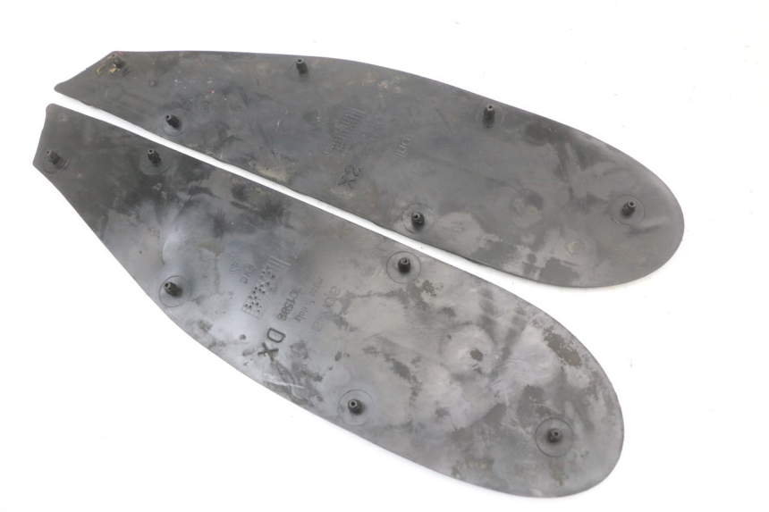 photo de TAPA REPOSAPIES GOMMA APRILIA SR CARB LC 2T 50 (2004 - 2012) - Otra perspectiva