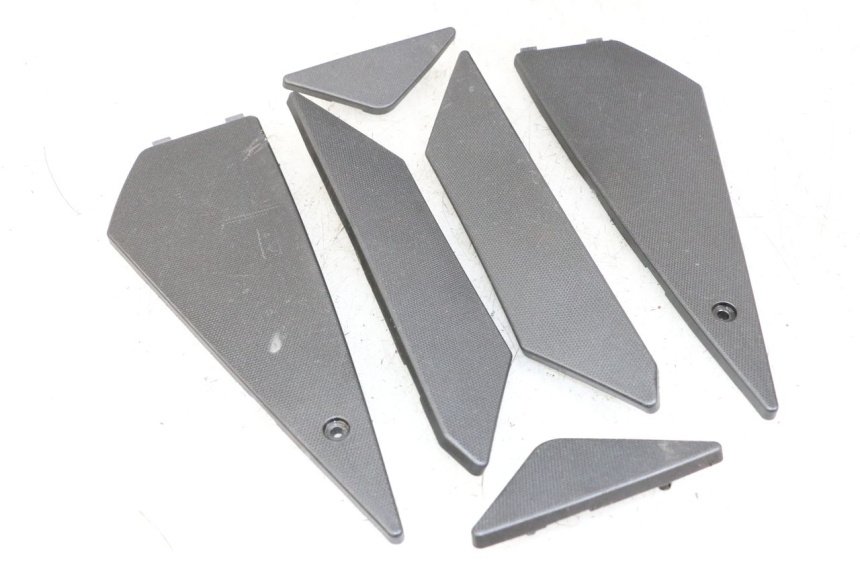 photo de TAPA REPOSAPIES GOMMA APRILIA SR MOTARD 50 (2012 - 2018) - Vista principal