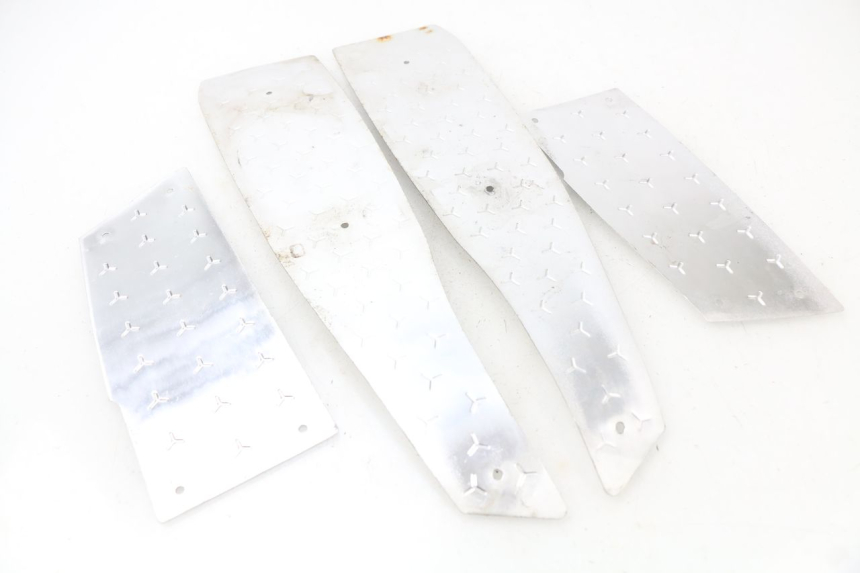 photo de TAPA REPOSAPIES GOMMA RAZZO STEED 125 (2012 - 2018) - Detalle de la pieza